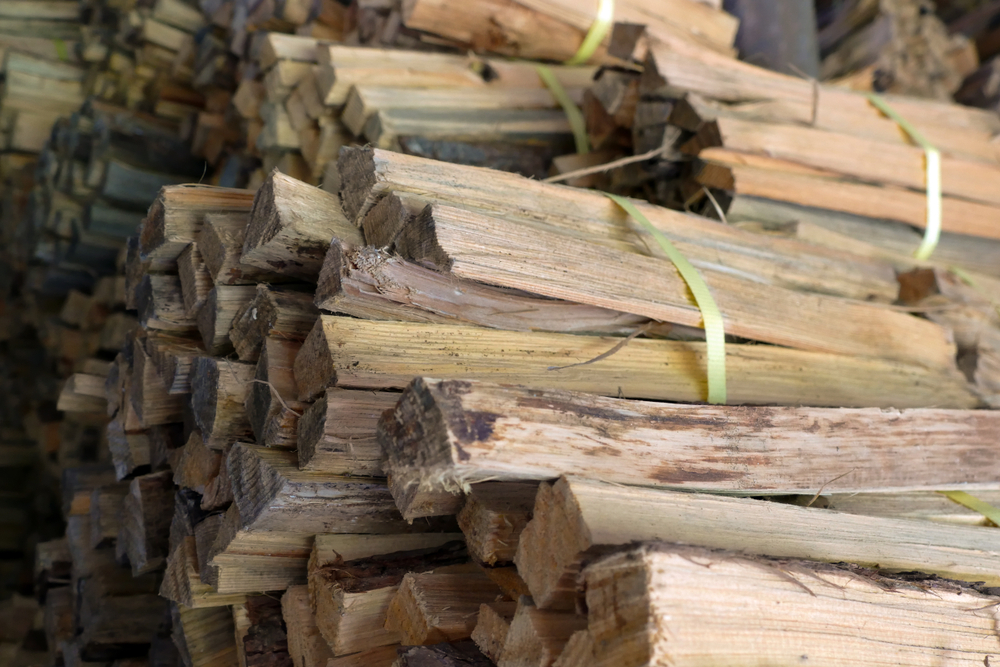 The Benefits of Using Premium Firewood for Your Fireplace