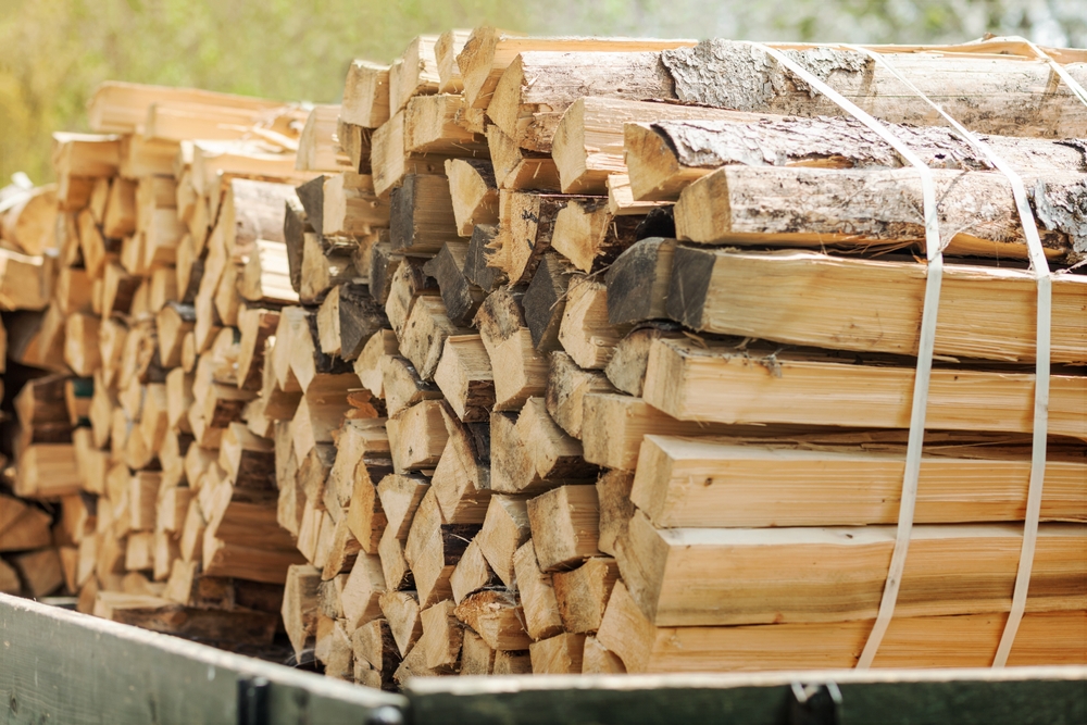 Firewood,for,the,winter.,firewood,background,,stacks,of,firewood,in