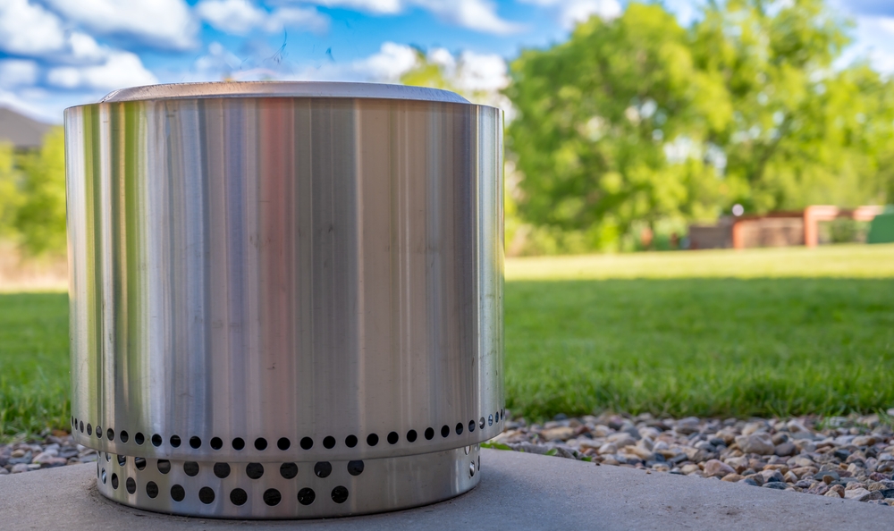 Smokeless,stainless,steel,fire,pit,in,a,residential,backyard,in