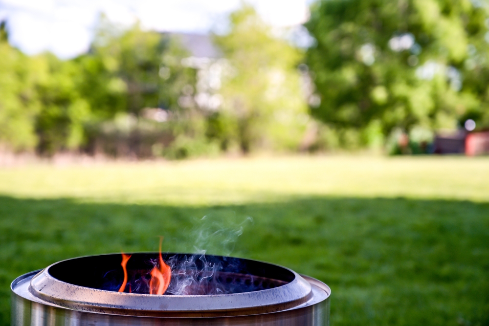 Smokeless,stainless,steel,fire,pit,in,a,residential,backyard,in